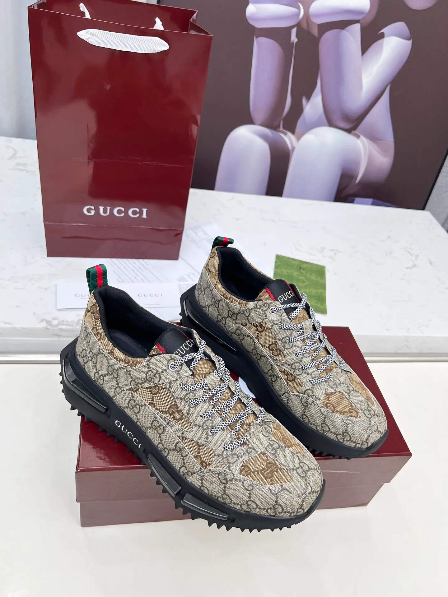 Men's shoes p580 ❤️❤️❤️Gucci series 2.0 sneakers are made with heavy investment❤️‍🔥❤️‍🔥❤️‍🔥Renewed interpretation of the brand's iconic striped webbing elements😍😍When retro genes collide with futuristic design🎊🎊This new pair of Gucci shoes directly reaches the trend threshold💥 ✔️Color caron contrasting color + classic stripes, GG reflective piping, good visual impact, with high-light filter when out on the street ✔️Multi-layer structure of different materials, mesh breathability, leather shaping, outsole EVA foam and TPU combination😍😍😍Fashion and practicality are both online ✔️ The details are double G midsole + iconic double G lock shoelaces, the retro DNA is crazy and restless, and every step is based on the trendy aesthetic❤️❤️❤️❤️ Matching size: Male 39-44